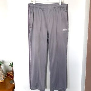 🩶ADIDAS SWEATPANTS GREY W/SILVER STRIPES DOWN SIDE NWOT SZ L EXCELLENT COND.